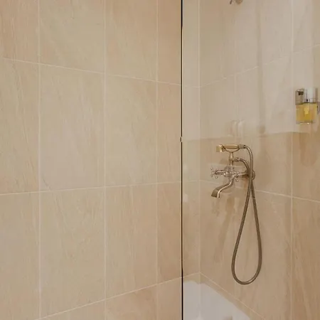 Apartment Commodus Ix