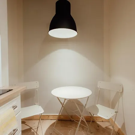 Commodus Ix Apartment *