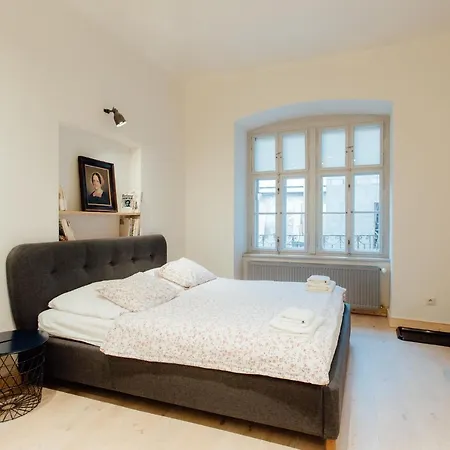 Commodus Ix Apartment *