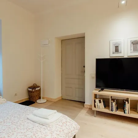 Commodus Ix Apartment *