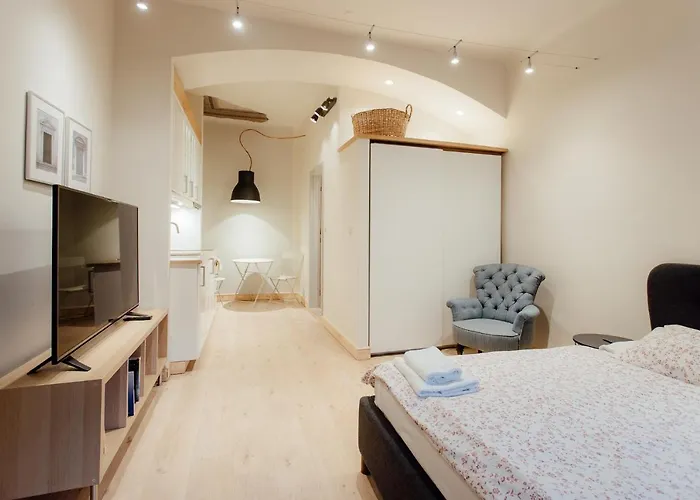 Commodus Ix Apartman *
