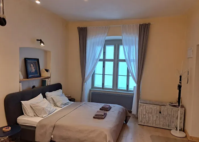Commodus Ix Apartman